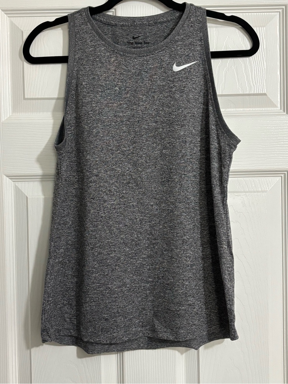 💪 Nike Women’s Gray Athletic Tank Top